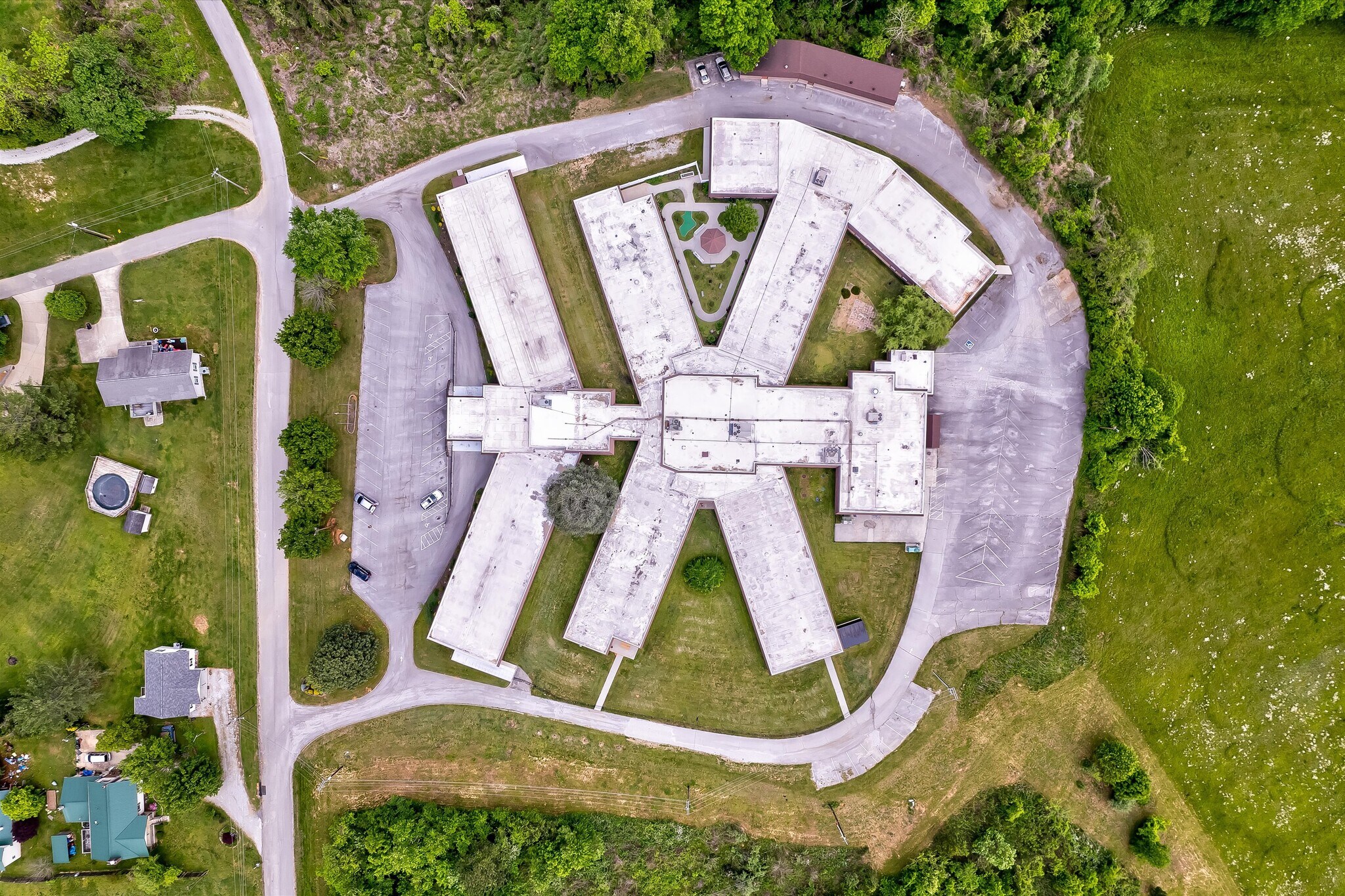 240 Hannah Rd, Harriman, TN 37748 Harriman Care and Rehabilitation