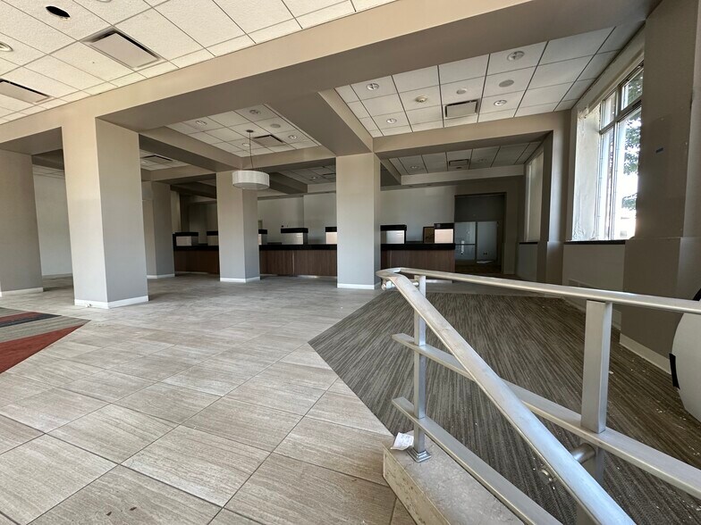 1291 Paterson Plank Rd, Secaucus, NJ for lease - Interior Photo - Image 2 of 8