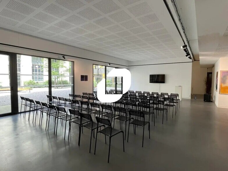 Office in Lille for sale - Building Photo - Image 1 of 7