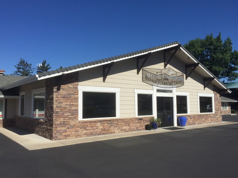 401 Crater Lake Ave, Medford, OR for sale - Building Photo - Image 1 of 1