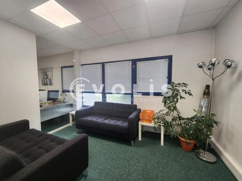 Office in Bron for lease - Interior Photo - Image 3 of 20