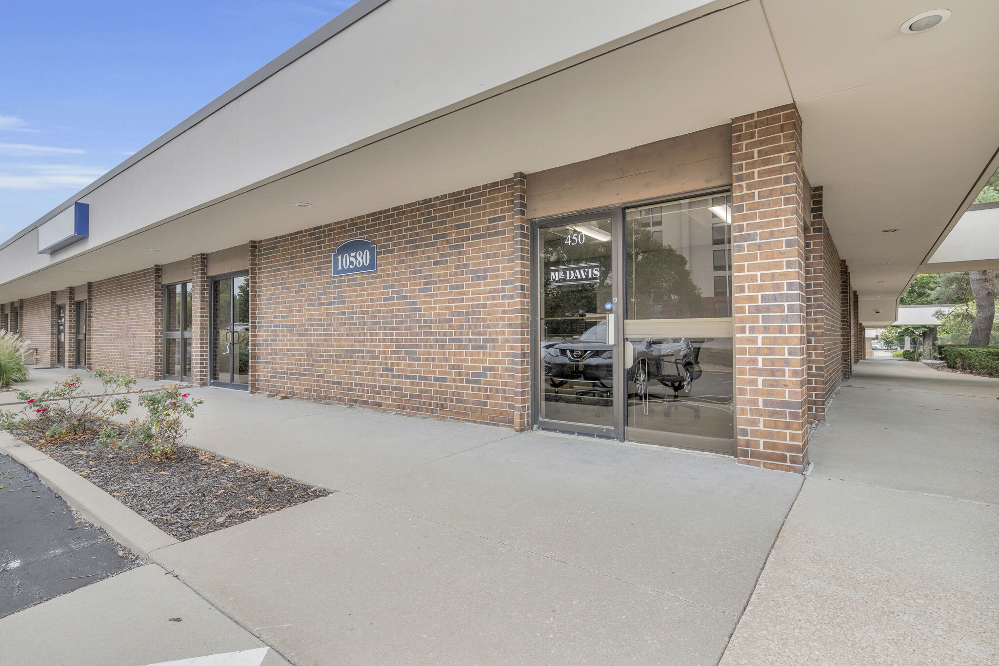 10580 Barkley St, Overland Park, KS for lease Building Photo- Image 1 of 13