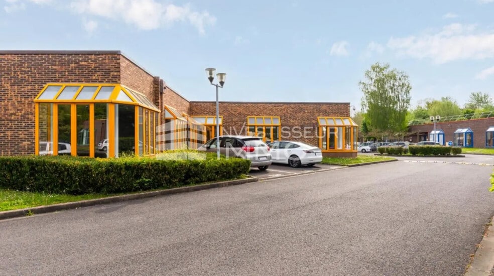 Flex in Croissy-Beaubourg for lease - Building Photo - Image 2 of 4