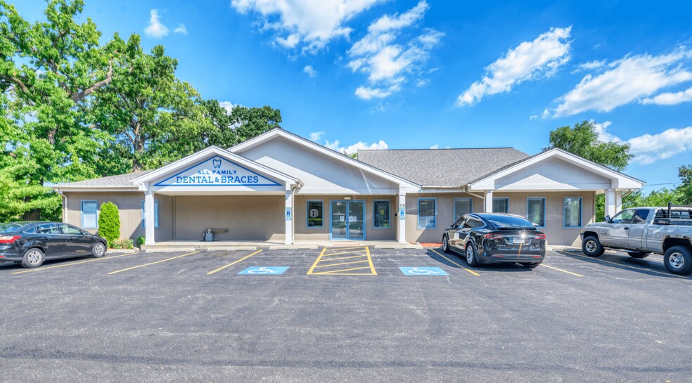 719 Barron Blvd, Grayslake, IL 60030