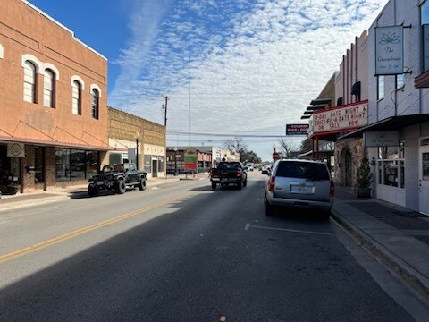 213 E Central Ave, Belton, TX for lease - Building Photo - Image 2 of 8