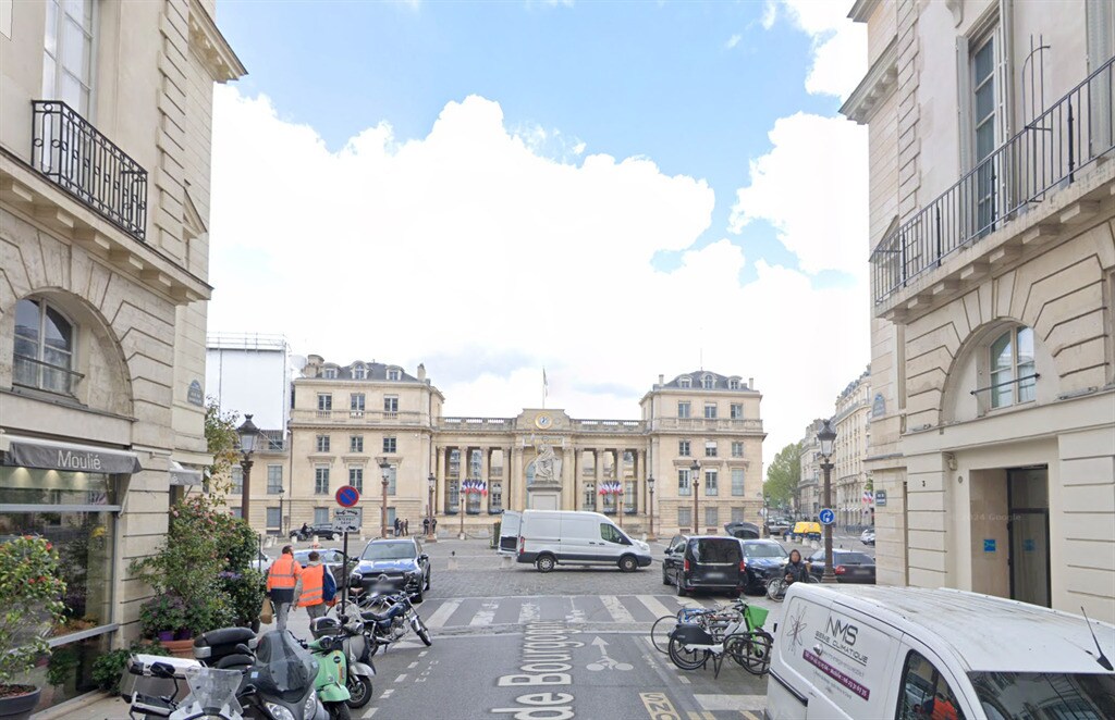 Retail in Paris for lease Building Photo- Image 1 of 3