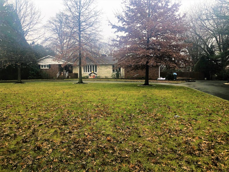 289 Applegarth Rd, Monroe Township, NJ 08831