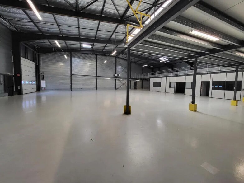 Flex in Saint-Quentin-Fallavier for lease - Interior Photo - Image 3 of 7