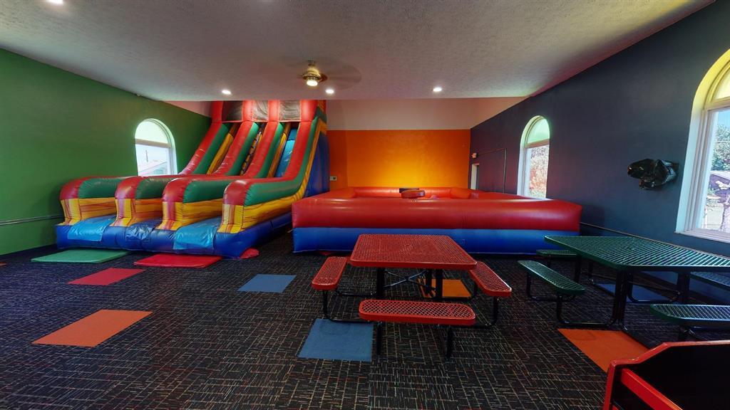 406 9th St, South Point, OH 45680