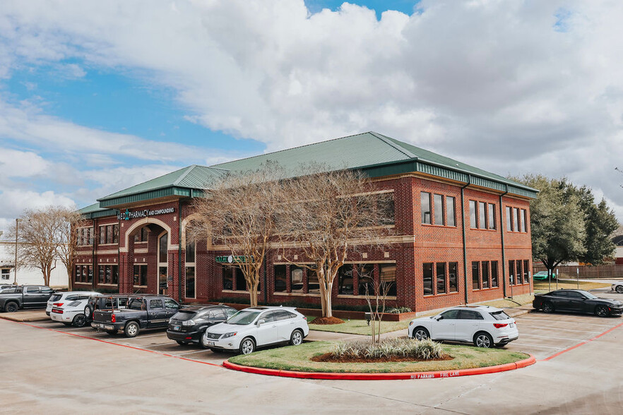 6302 W Broadway St, Pearland, TX for lease - Building Photo - Image 3 of 26