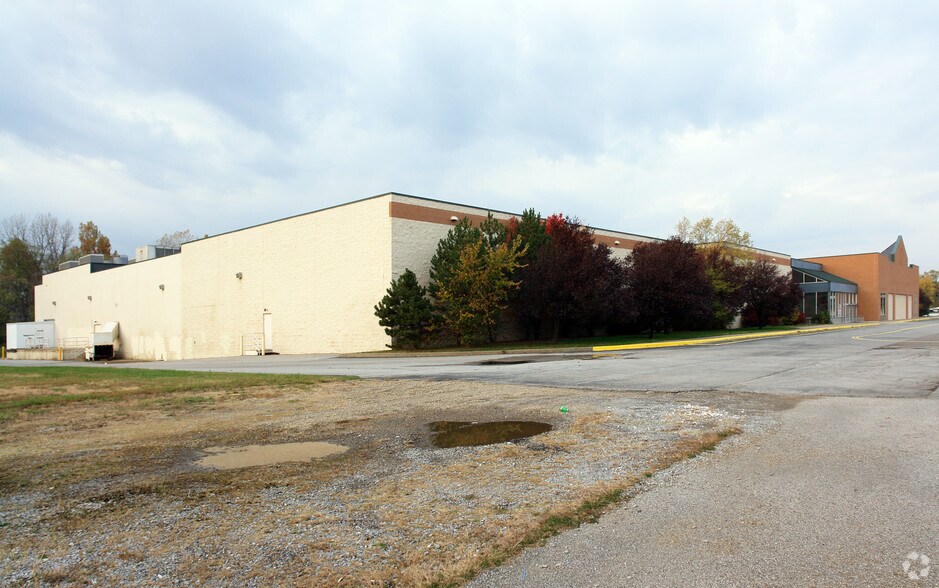 180 Park Center Dr, Parkersburg, WV for lease - Building Photo - Image 2 of 4