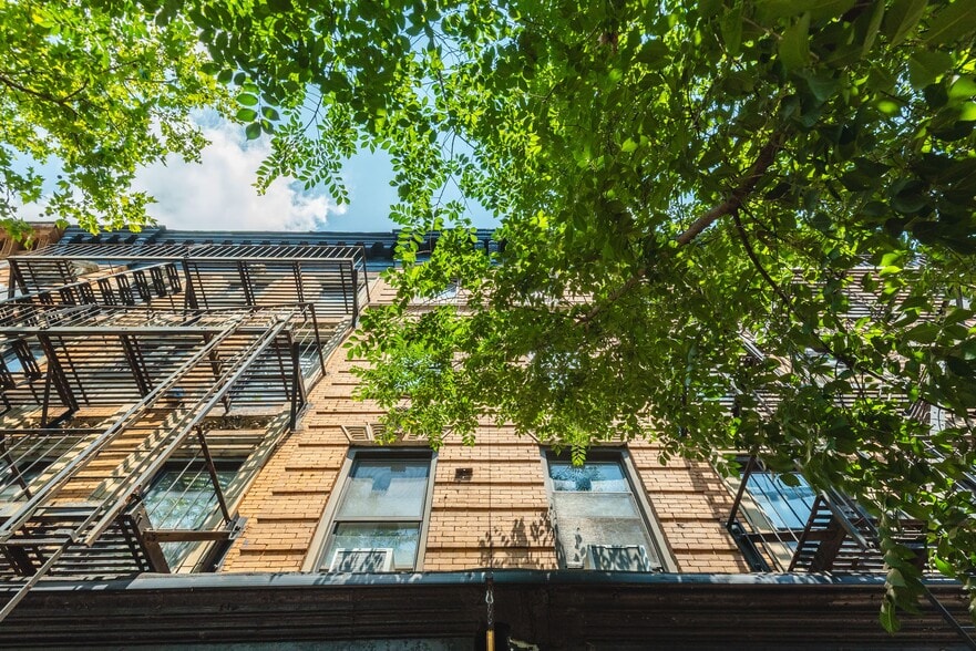 555 Gates Ave, Brooklyn, NY for sale - Building Photo - Image 2 of 39