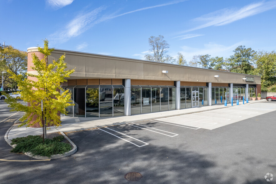 723 Rt-17, Paramus, NJ for lease - Building Photo - Image 2 of 5