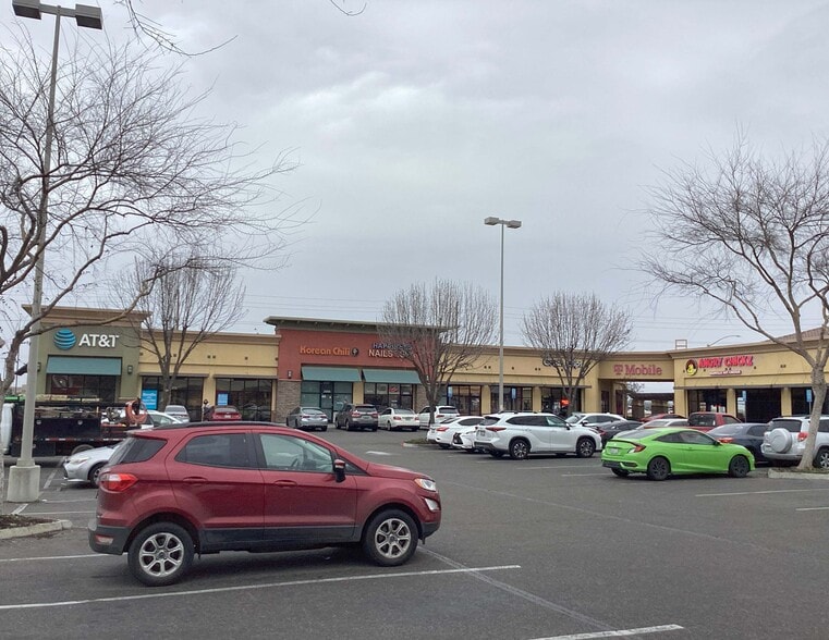 SWC Mooney Blvd & Prosperity Ave, Tulare, CA for lease - Building Photo - Image 2 of 7