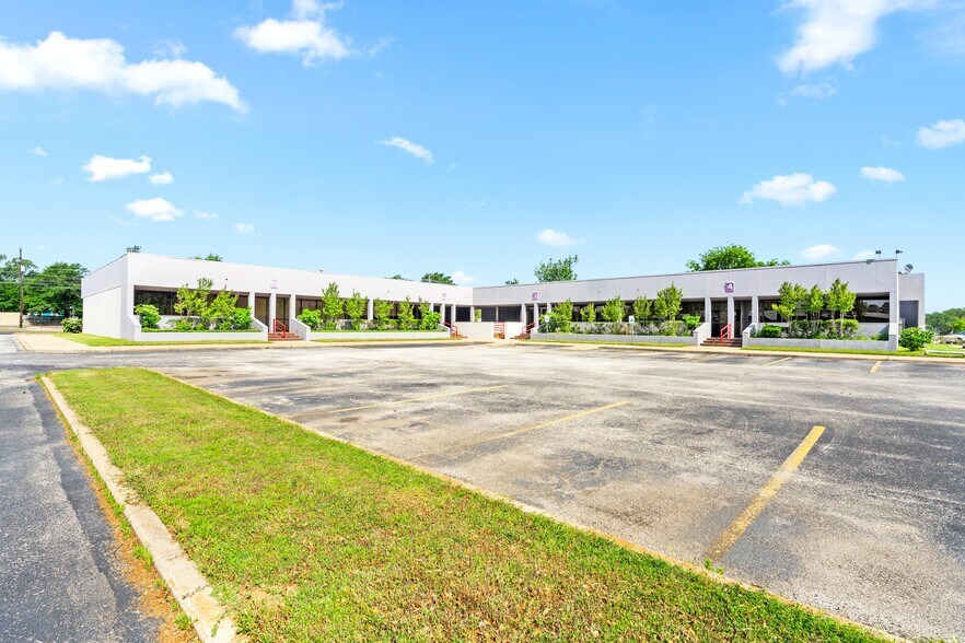 1718 S Henderson Blvd, Kilgore, TX for sale - Primary Photo - Image 1 of 1