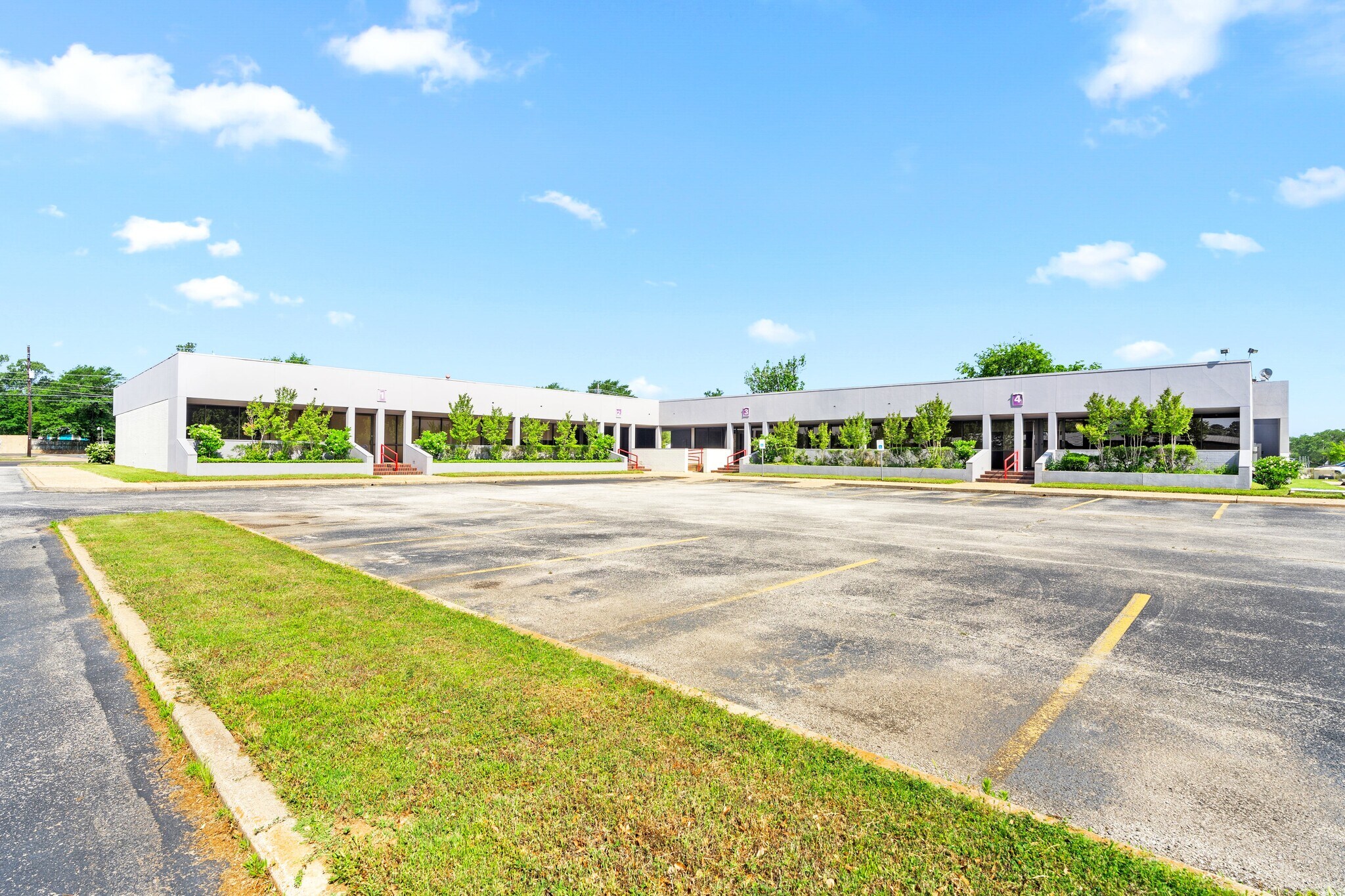 1718 S Henderson Blvd, Kilgore, TX for sale Primary Photo- Image 1 of 1