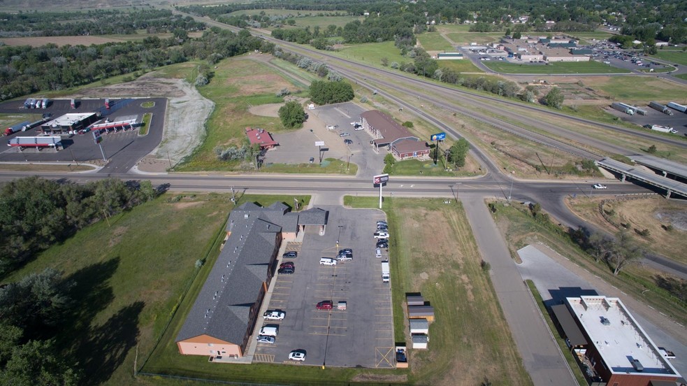 1713 S Haynes Ave, Miles City, MT for sale - Building Photo - Image 1 of 10