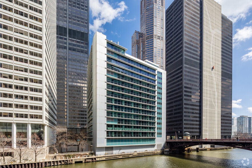 250 S Wacker Dr, Chicago, IL for lease - Primary Photo - Image 1 of 4