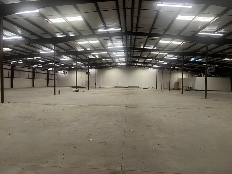 7003 S Cooper St, Arlington, TX for lease - Interior Photo - Image 3 of 6