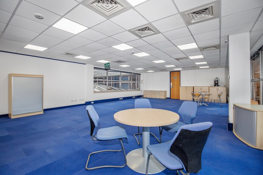 55 Station Rd, Beaconsfield for lease - Interior Photo - Image 2 of 7