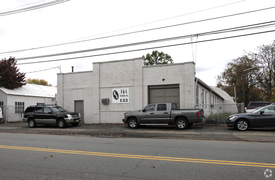 133 Lincoln Blvd, Middlesex, NJ for lease - Building Photo - Image 2 of 5