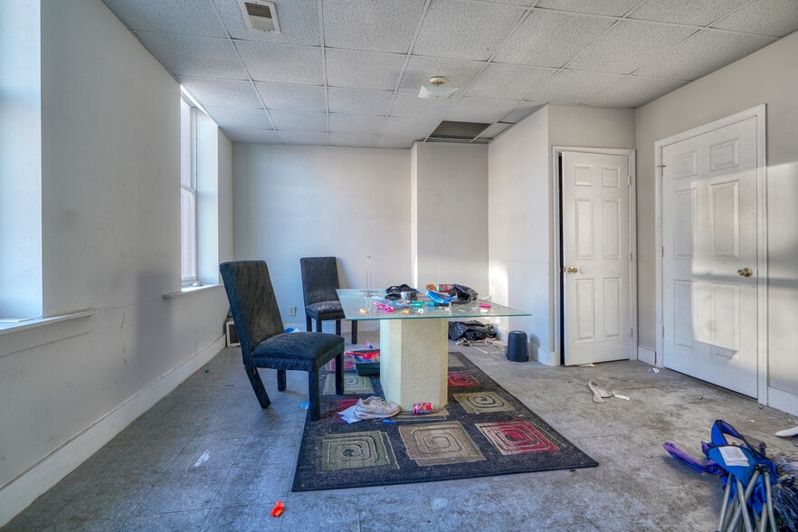 1700 Madison Ave, Baltimore, MD for sale - Building Photo - Image 1 of 1