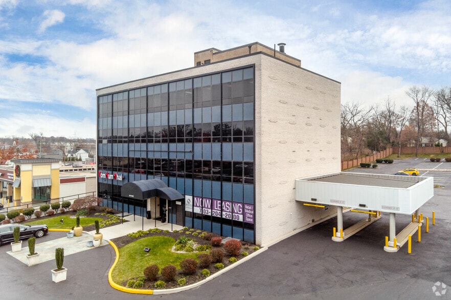 226 Maple Ave W, Vienna, VA for lease - Building Photo - Image 1 of 16