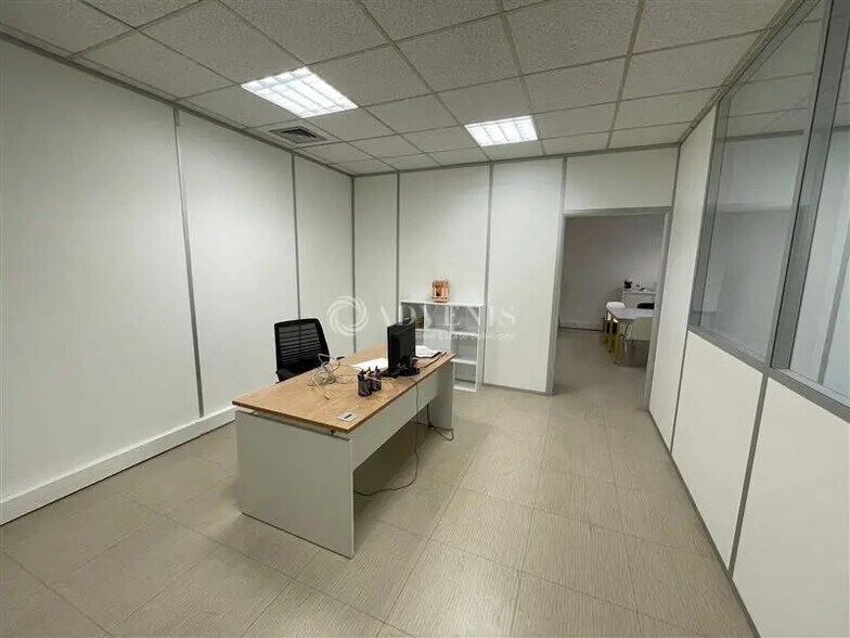 Office in Orléans for lease - Building Photo - Image 3 of 9