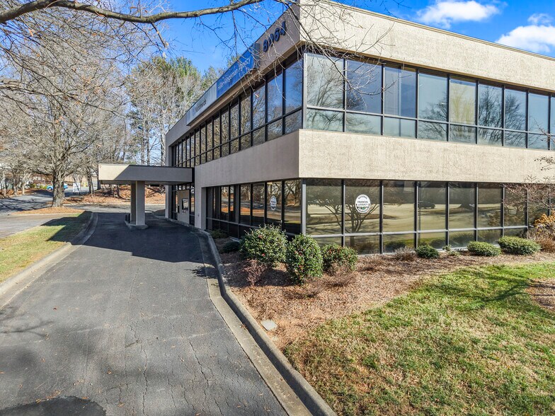 8064 North Point Blvd, Winston-Salem, NC for lease - Building Photo - Image 2 of 4