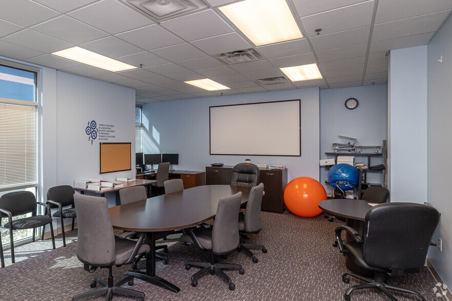 20101 E Jackson Dr, Independence, MO for lease - Interior Photo - Image 3 of 20