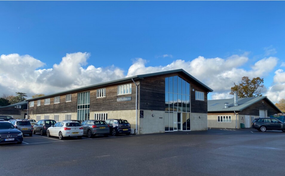 Farnham Rd, Farnham for sale - Primary Photo - Image 1 of 1