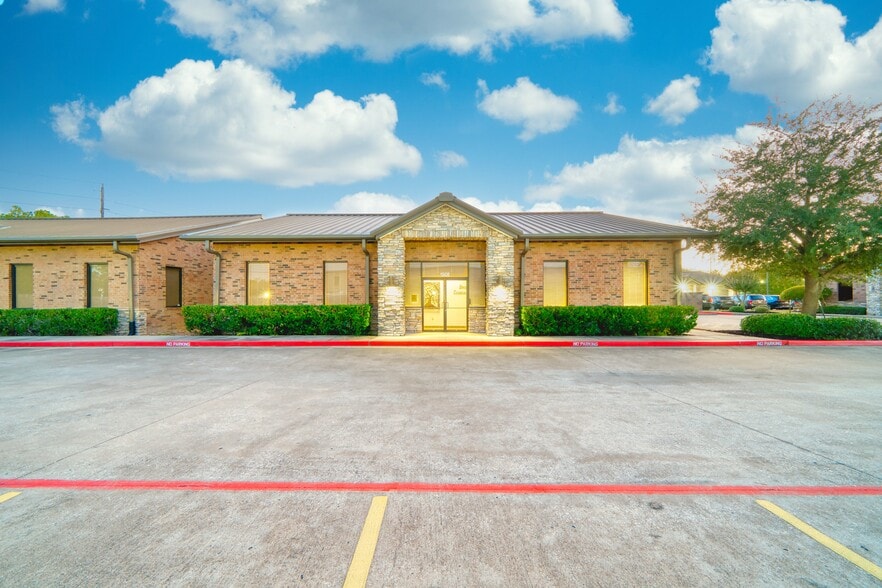 15430 Ridge Park Dr, Houston, TX for sale - Building Photo - Image 1 of 33
