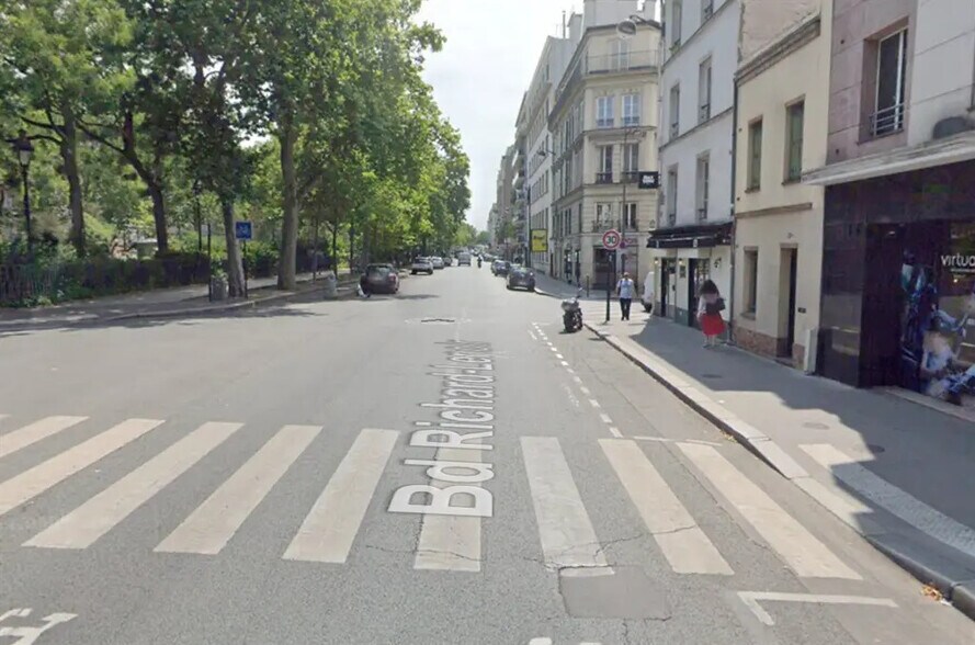 Retail in Paris for lease - Building Photo - Image 2 of 4