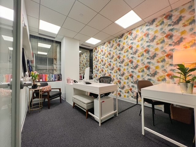 17 S Briar Hollow Ln, Houston, TX for lease - Interior Photo - Image 3 of 15