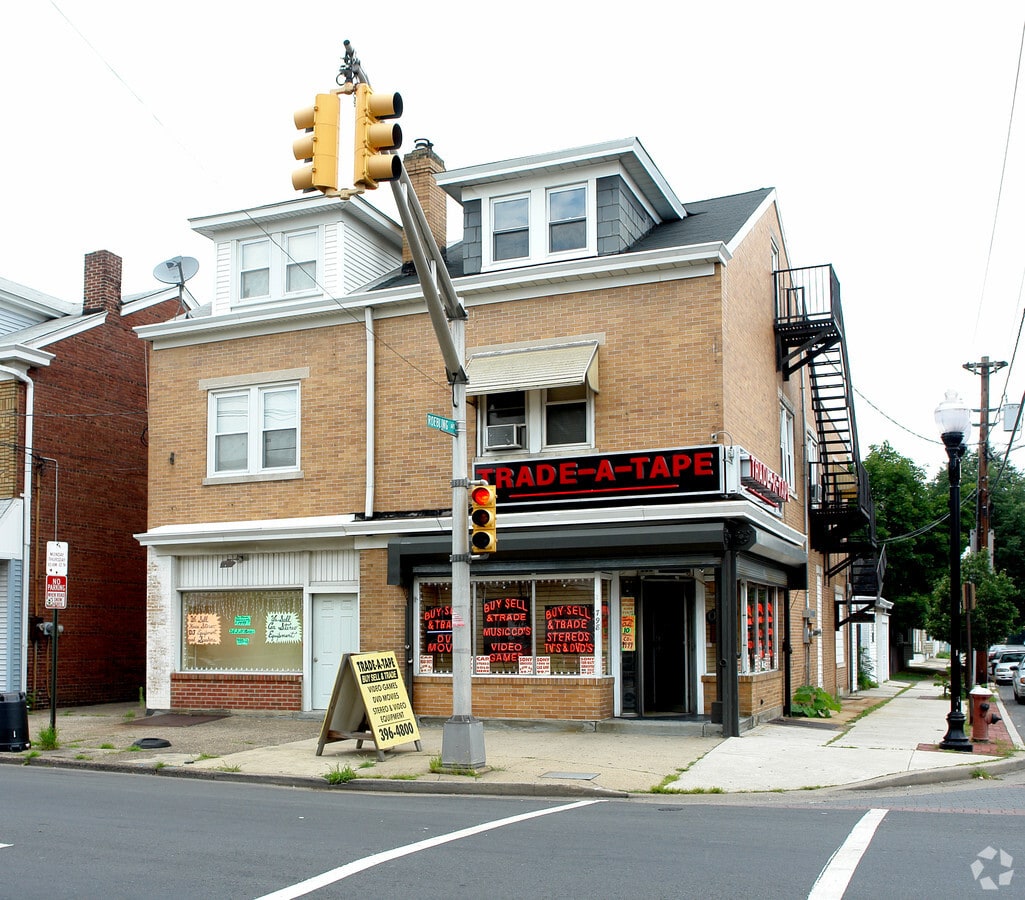 798 Chambers St, Trenton, NJ 08611