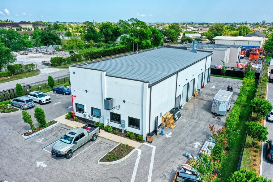 329 NE 3rd Ave, Cape Coral, FL for sale - Building Photo - Image 2 of 9