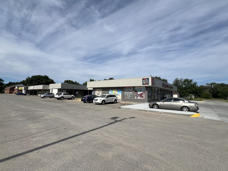 3331-3379 E 47th St S, Wichita, KS for lease - Building Photo - Image 3 of 5