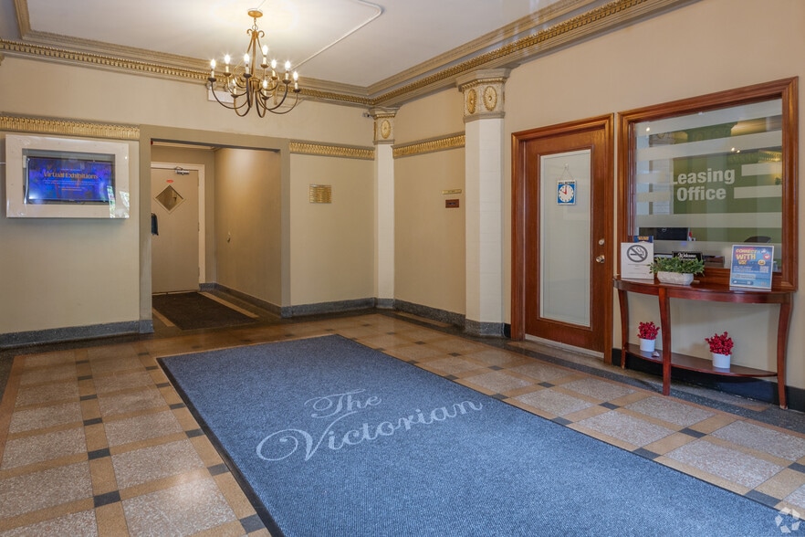 5326 S Cornell Ave, Chicago, IL for sale - Building Photo - Image 2 of 7