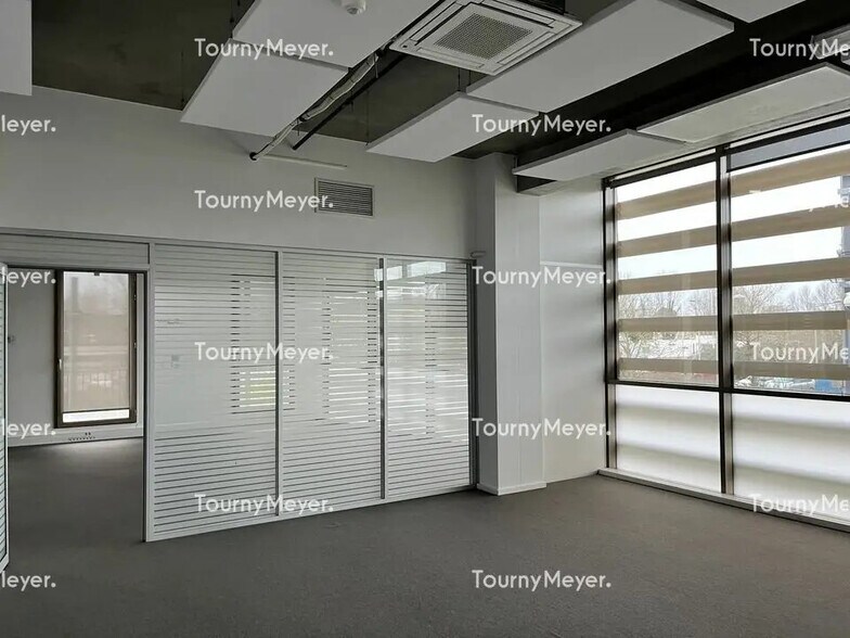 Office in Bordeaux for lease - Building Photo - Image 3 of 7