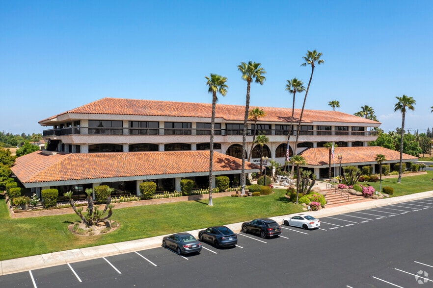 575 E Locust Ave, Fresno, CA for sale - Primary Photo - Image 2 of 6