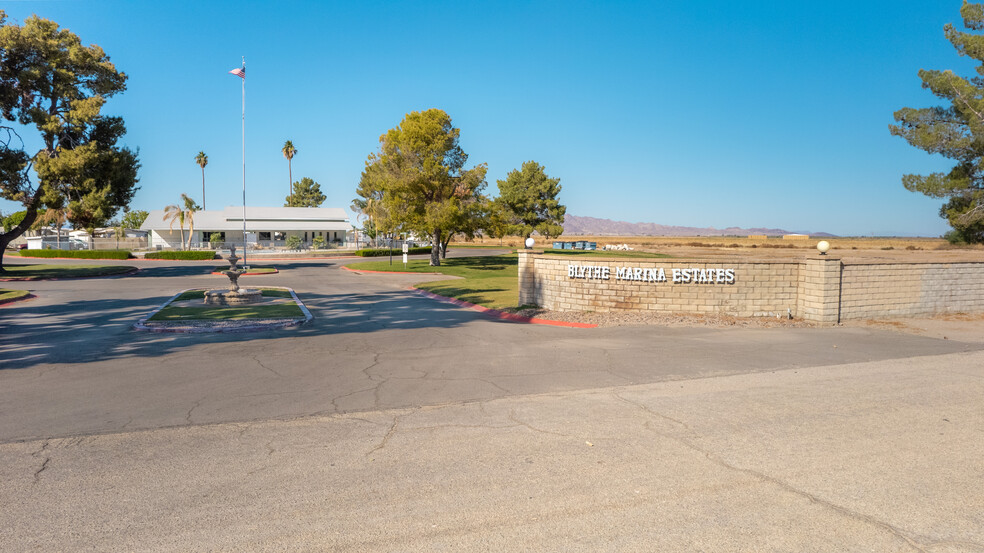 251 S Colorado River Rd, Blythe, CA for sale - Primary Photo - Image 1 of 36