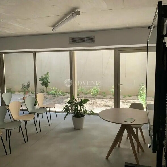 Office in for lease - Interior Photo - Image 1 of 9