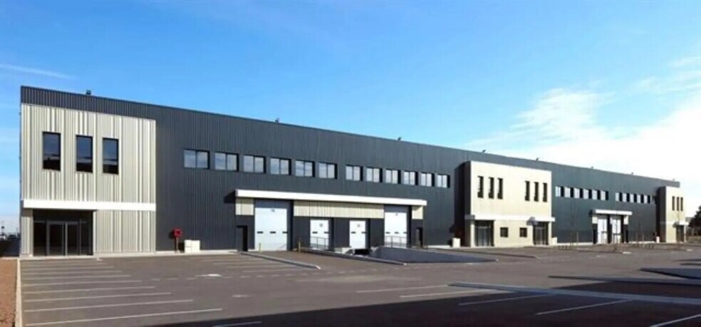 Flex in Saint-Bonnet-de-Mure for lease - Building Photo - Image 1 of 19