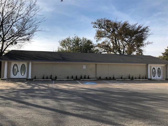 101 N McCracken St, Chouteau, OK for sale - Primary Photo - Image 1 of 1