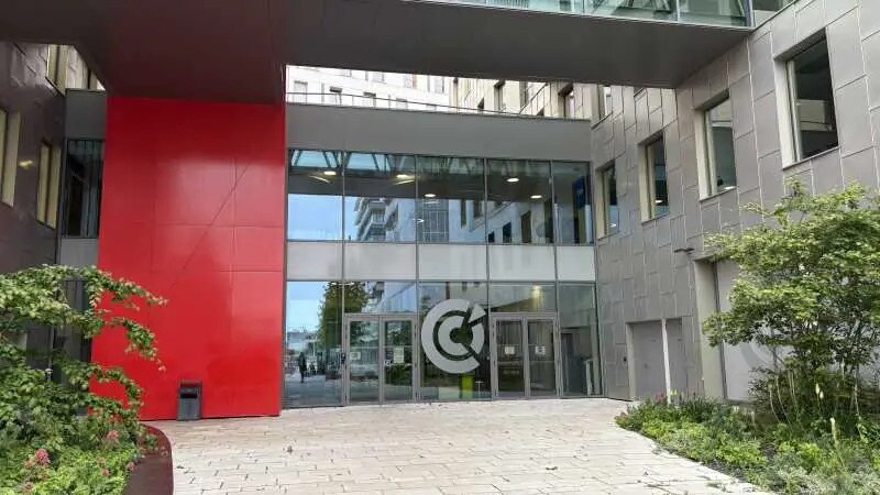 Office in Fleury-les-Aubrais for lease - Building Photo - Image 2 of 8