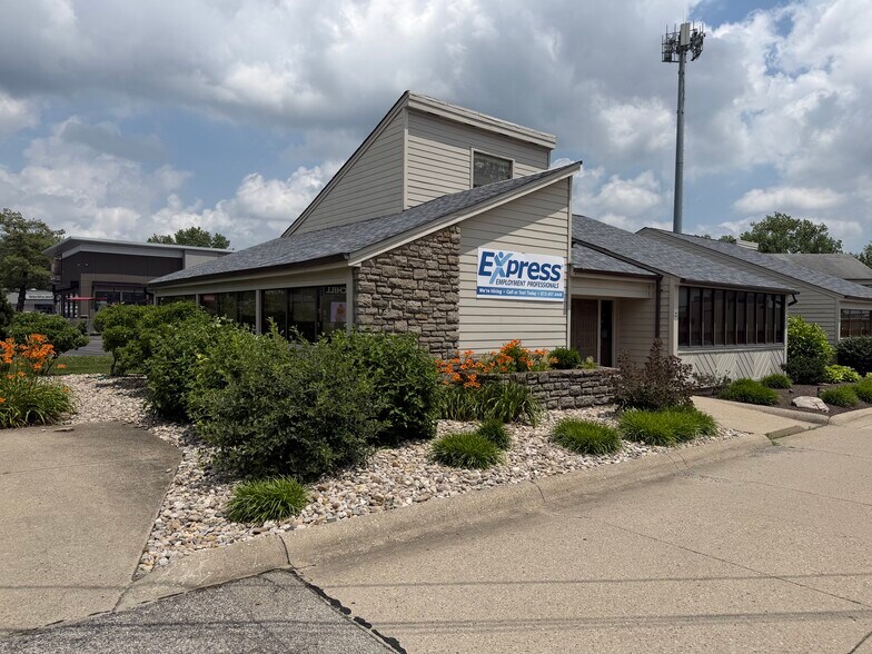 3551-3553 Springdale Rd, Cincinnati, OH for lease - Building Photo - Image 1 of 2