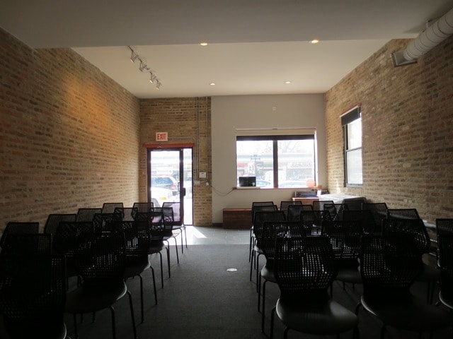 1434 W Montrose Ave, Chicago, IL for sale - Interior Photo - Image 3 of 46