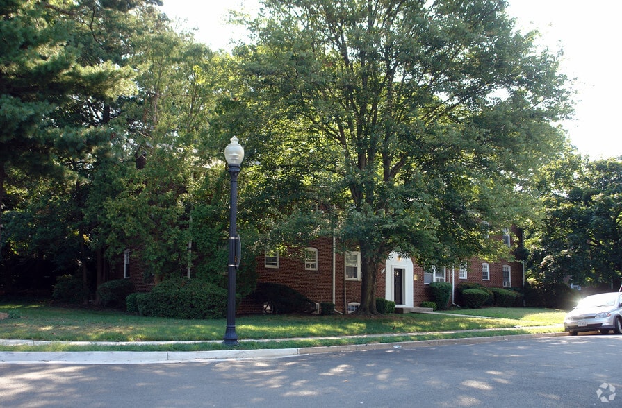 1217 N Kensington St, Arlington, VA for sale - Building Photo - Image 1 of 46
