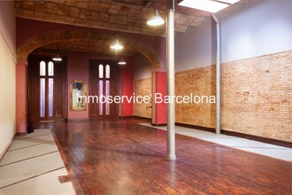 Retail in Barcelona, Barcelona for lease Interior Photo- Image 2 of 3