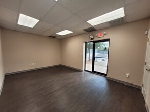 1913 Post Rd, New Braunfels, TX for lease Interior Photo- Image 2 of 6